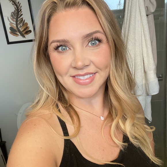 Meet your Posher, Crystal - Picture 1 of 7